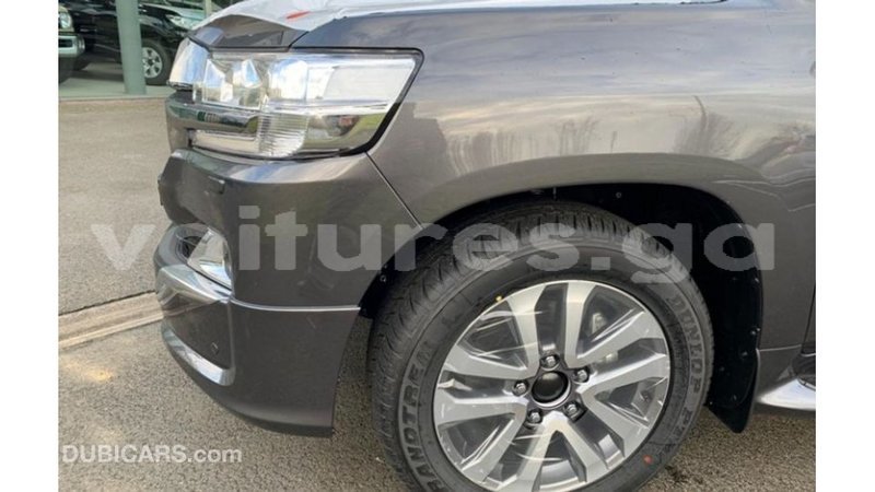Big with watermark toyota land cruiser estuary import dubai 6200