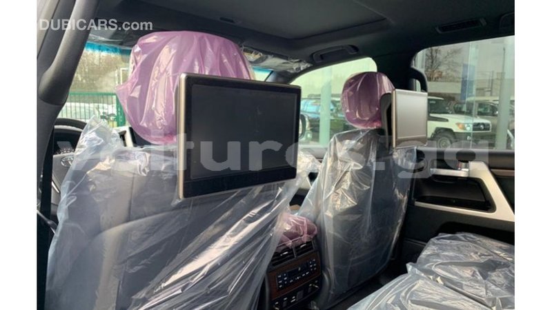 Big with watermark toyota land cruiser estuary import dubai 6200