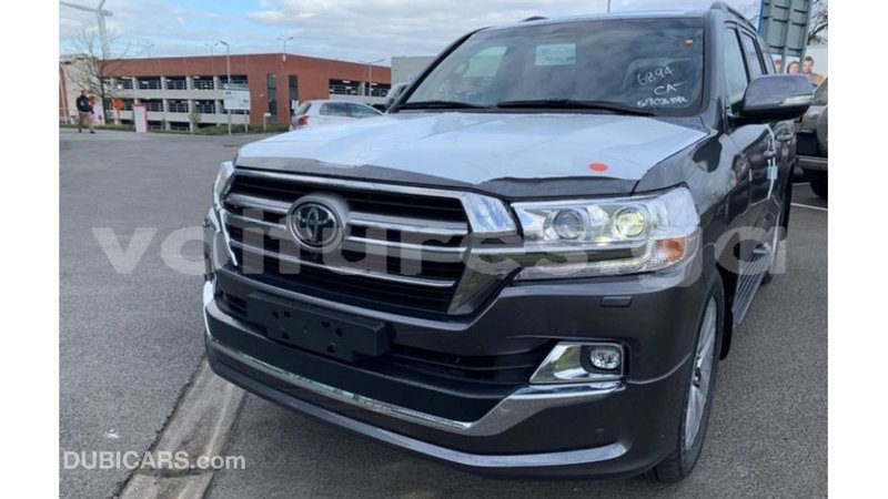 Big with watermark toyota land cruiser estuary import dubai 6200