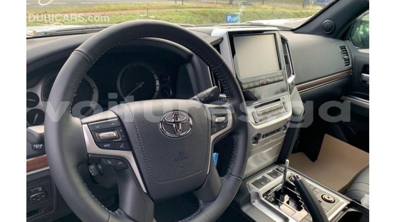 Big with watermark toyota land cruiser estuaire import dubai 6200