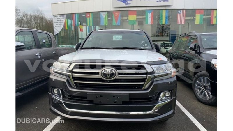 Big with watermark toyota land cruiser estuary import dubai 6200