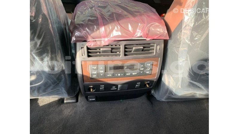 Big with watermark toyota land cruiser estuary import dubai 6200