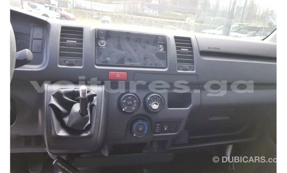 Acheter Import Voiture Toyota Hiace Blanc à Import - Dubai, Estuaire Acheter Import Voiture Toyota Hiace Blanc à Import - Dubai, Estuaire