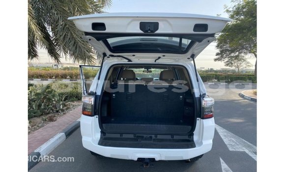 Acheter Import Utilitaire Toyota HiAce Blanc à Import - Dubai, Estuaire Acheter Import Utilitaire Toyota HiAce Blanc à Import - Dubai, Estuaire