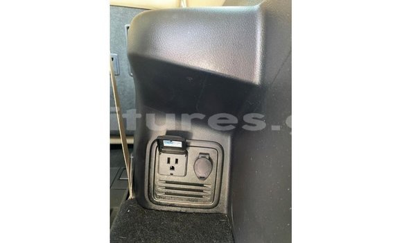 Acheter Import Utilitaire Toyota HiAce Blanc à Import - Dubai, Estuaire Acheter Import Utilitaire Toyota HiAce Blanc à Import - Dubai, Estuaire