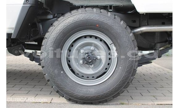 Acheter Import Voiture Toyota Land Cruiser Blanc à Import - Dubai, Estuaire Acheter Import Voiture Toyota Land Cruiser Blanc à Import - Dubai, Estuaire