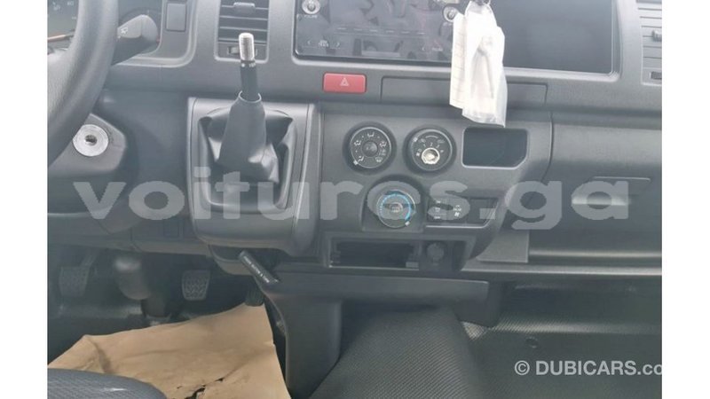 Big with watermark toyota hiace estuaire import dubai 6208