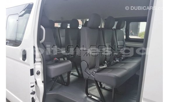 Acheter Import Voiture Toyota Hiace Blanc à Import - Dubai, Estuaire Acheter Import Voiture Toyota Hiace Blanc à Import - Dubai, Estuaire