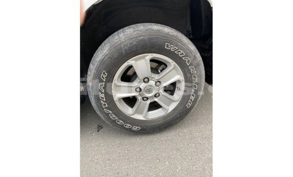 Acheter Import Voiture Toyota Sequoia Blanc à Import - Dubai, Estuaire Acheter Import Voiture Toyota Sequoia Blanc à Import - Dubai, Estuaire