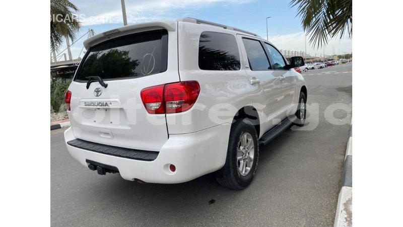 Big with watermark toyota sequoia estuaire import dubai 6213