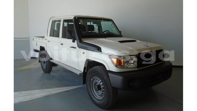 Big with watermark toyota land cruiser estuaire import dubai 6214