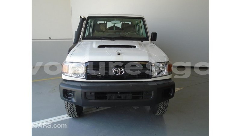 Big with watermark toyota land cruiser estuaire import dubai 6214