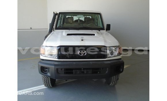Acheter Import Voiture Toyota Land Cruiser Blanc à Import - Dubai, Estuaire Acheter Import Voiture Toyota Land Cruiser Blanc à Import - Dubai, Estuaire