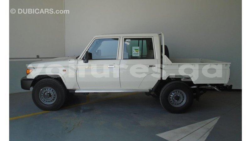 Big with watermark toyota land cruiser estuaire import dubai 6214