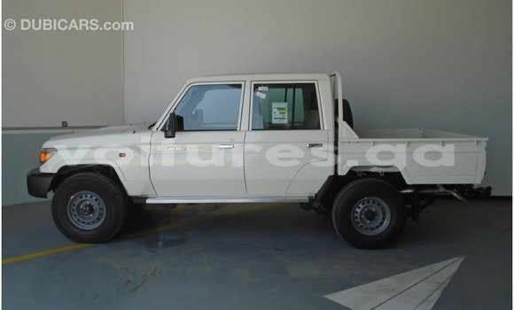 Acheter Import Voiture Toyota Land Cruiser Blanc à Import - Dubai, Estuaire Acheter Import Voiture Toyota Land Cruiser Blanc à Import - Dubai, Estuaire