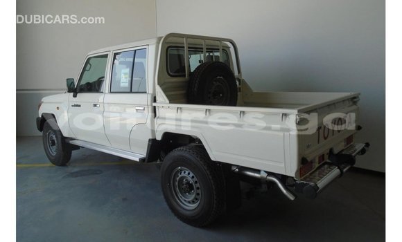 Acheter Import Voiture Toyota Land Cruiser Blanc à Import - Dubai, Estuaire Acheter Import Voiture Toyota Land Cruiser Blanc à Import - Dubai, Estuaire