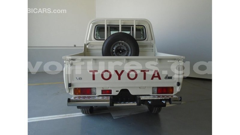 Big with watermark toyota land cruiser estuaire import dubai 6214