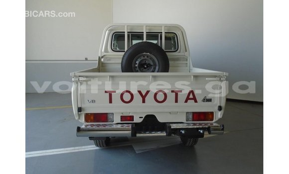 Acheter Import Voiture Toyota Land Cruiser Blanc à Import - Dubai, Estuaire Acheter Import Voiture Toyota Land Cruiser Blanc à Import - Dubai, Estuaire