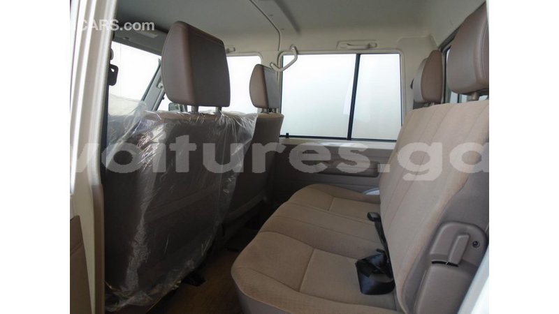 Big with watermark toyota land cruiser estuaire import dubai 6214