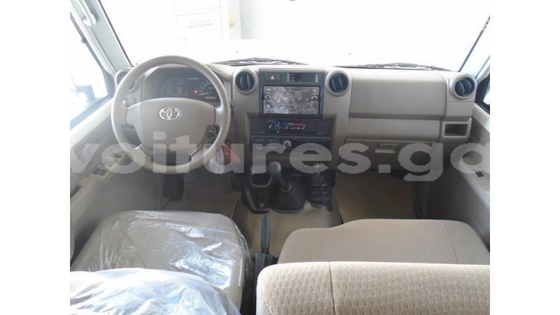 Big with watermark toyota land cruiser estuaire import dubai 6214