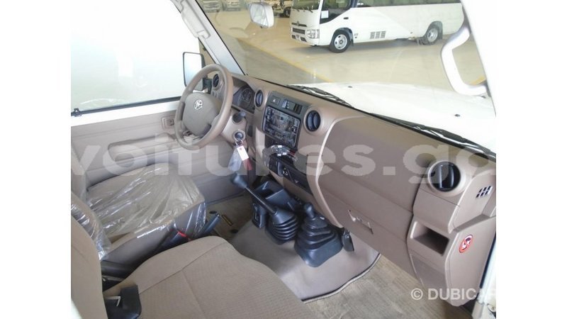 Big with watermark toyota land cruiser estuaire import dubai 6214