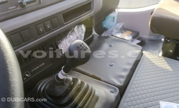 Acheter Import Voiture Toyota Coaster Blanc à Import - Dubai, Estuaire Acheter Import Voiture Toyota Coaster Blanc à Import - Dubai, Estuaire