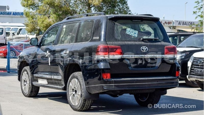 Big with watermark toyota land cruiser estuaire import dubai 6217