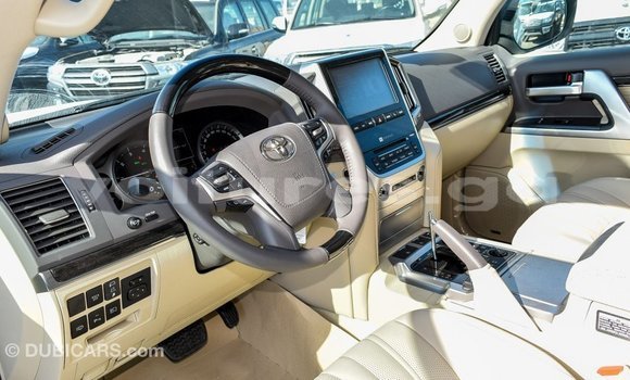 Sayi Imported Toyota Land Cruiser White Mota in Import - Dubai a estuary Sayi Imported Toyota Land Cruiser White Mota in Import - Dubai a estuary