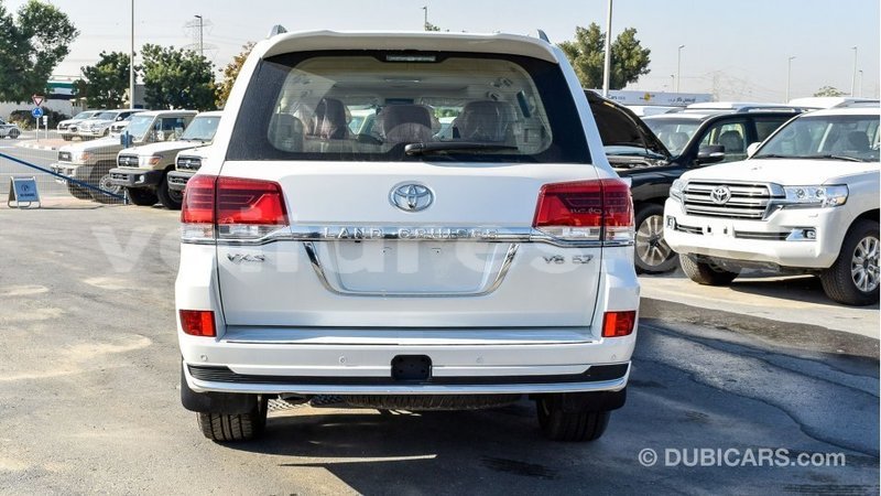 Big with watermark toyota land cruiser estuaire import dubai 6218