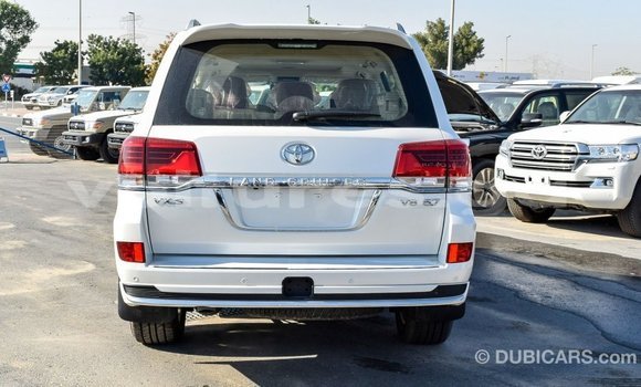 Sayi Imported Toyota Land Cruiser White Mota in Import - Dubai a estuary Sayi Imported Toyota Land Cruiser White Mota in Import - Dubai a estuary