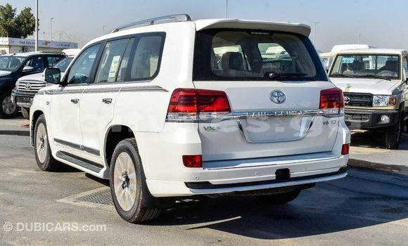 Sayi Imported Toyota Land Cruiser White Mota in Import - Dubai a estuary Sayi Imported Toyota Land Cruiser White Mota in Import - Dubai a estuary