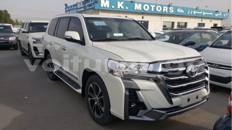 Big with watermark toyota land cruiser estuaire import dubai 6220