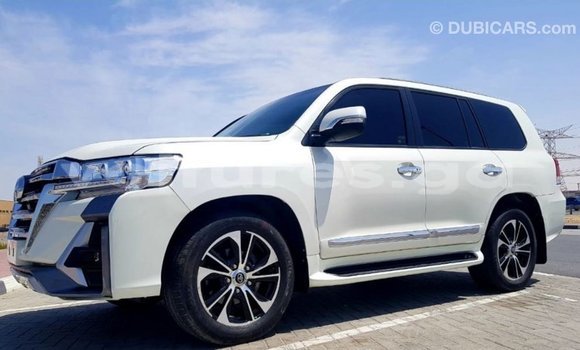 Acheter Import Voiture Toyota Land Cruiser Blanc à Import - Dubai, Estuaire Acheter Import Voiture Toyota Land Cruiser Blanc à Import - Dubai, Estuaire