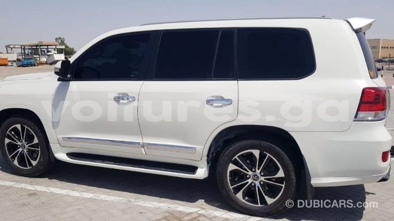 Big with watermark toyota land cruiser estuaire import dubai 6220