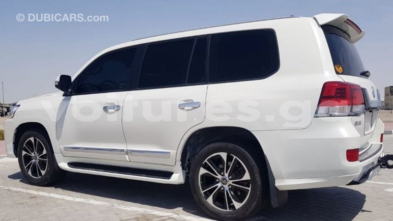 Big with watermark toyota land cruiser estuaire import dubai 6220