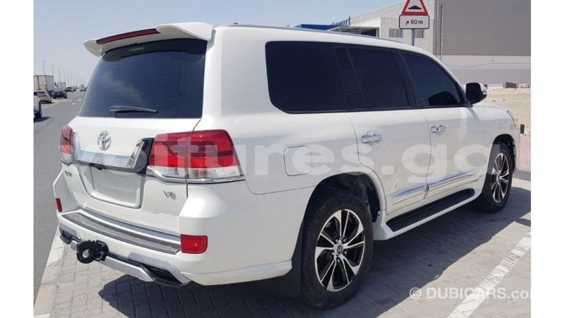 Big with watermark toyota land cruiser estuaire import dubai 6220