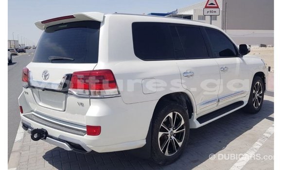 Acheter Import Voiture Toyota Land Cruiser Blanc à Import - Dubai, Estuaire Acheter Import Voiture Toyota Land Cruiser Blanc à Import - Dubai, Estuaire