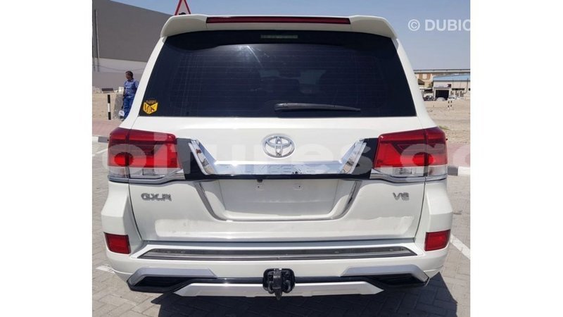 Big with watermark toyota land cruiser estuaire import dubai 6220