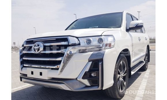 Acheter Import Voiture Toyota Land Cruiser Blanc à Import - Dubai, Estuaire Acheter Import Voiture Toyota Land Cruiser Blanc à Import - Dubai, Estuaire