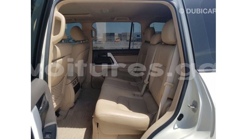 Big with watermark toyota land cruiser estuaire import dubai 6220