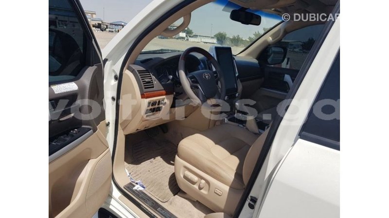 Big with watermark toyota land cruiser estuaire import dubai 6220