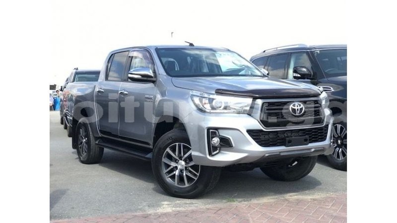 Big with watermark toyota hilux estuaire import dubai 6221