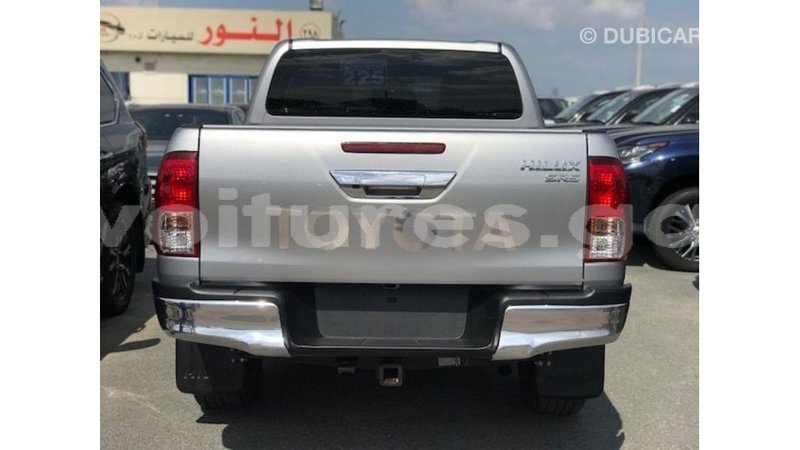 Big with watermark toyota hilux estuaire import dubai 6221