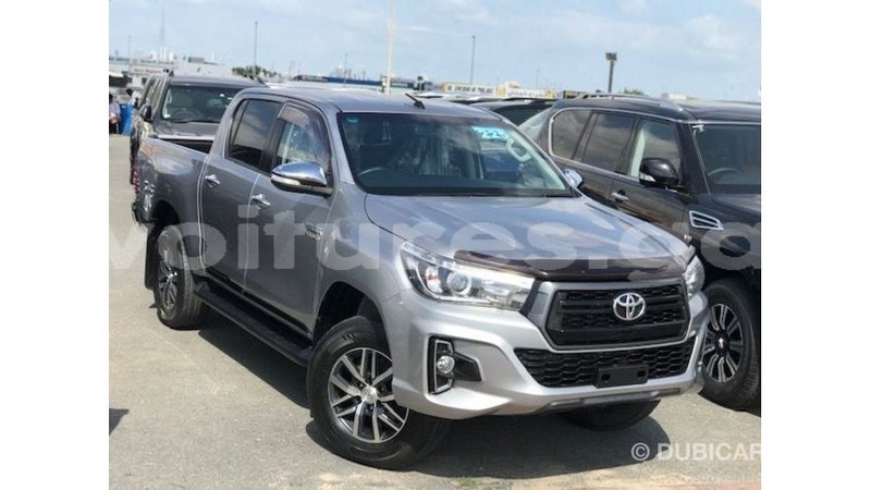 Big with watermark toyota hilux estuaire import dubai 6221