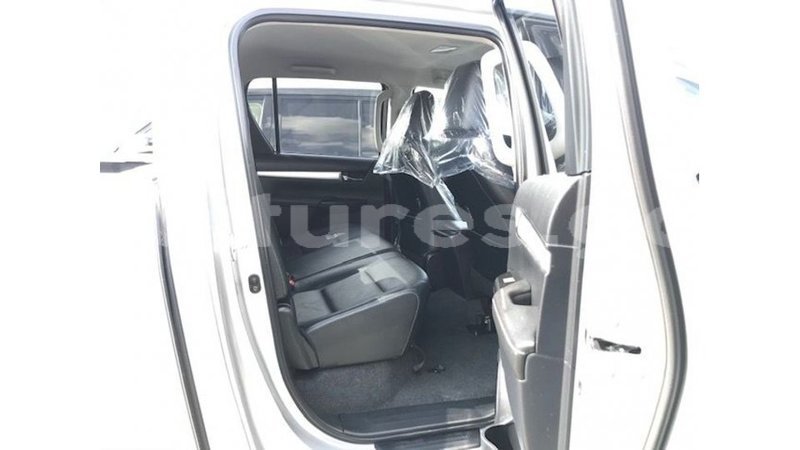 Big with watermark toyota hilux estuaire import dubai 6221