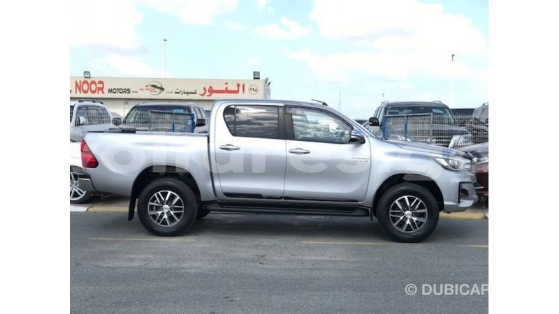 Big with watermark toyota hilux estuaire import dubai 6221