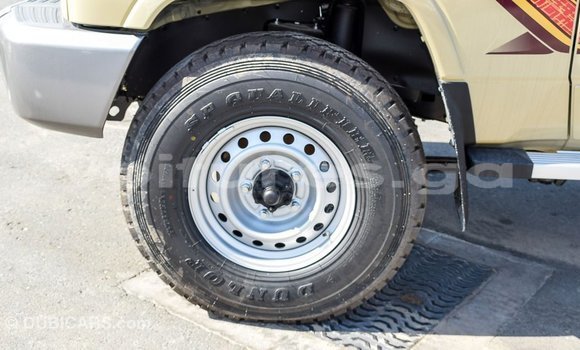 Acheter Import Voiture Toyota Land Cruiser Beige à Import - Dubai, Estuaire Acheter Import Voiture Toyota Land Cruiser Beige à Import - Dubai, Estuaire