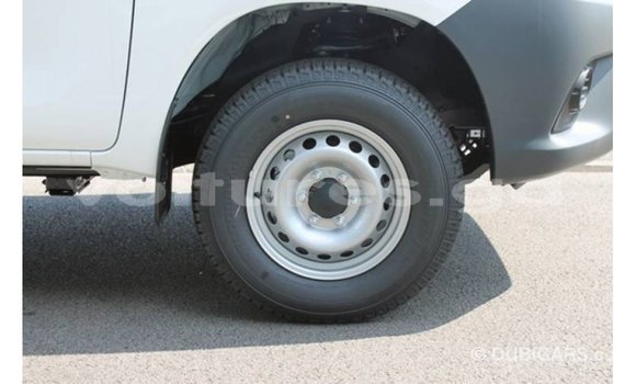 Sayi Imported Toyota Hilux White Mota in Import - Dubai a estuary Sayi Imported Toyota Hilux White Mota in Import - Dubai a estuary