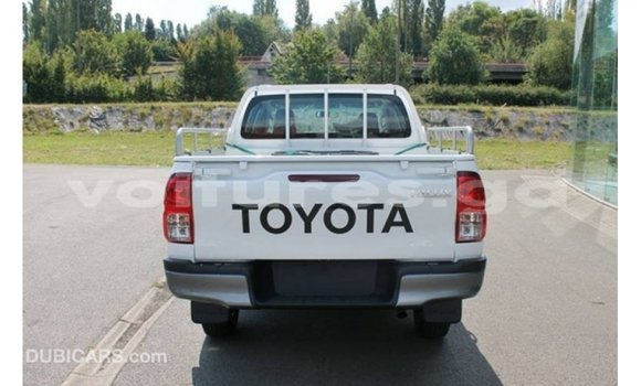 Sayi Imported Toyota Hilux White Mota in Import - Dubai a estuary Sayi Imported Toyota Hilux White Mota in Import - Dubai a estuary