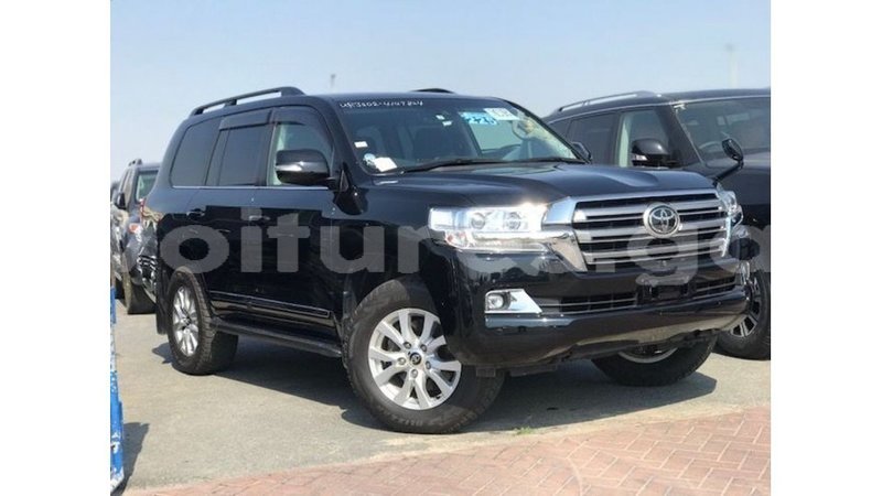 Big with watermark toyota land cruiser estuaire import dubai 6234